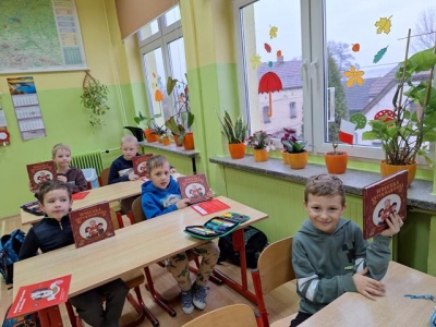 MAŁA KSIĄŻKA - WIELKI CZŁOWIEK