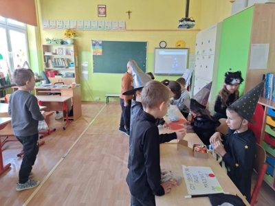 Andrzejki w klasach 1–3!  2025
