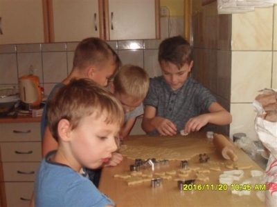 Pieczemy świąteczne ciasteczka