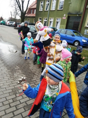 Wiosna w kolorowej sukience